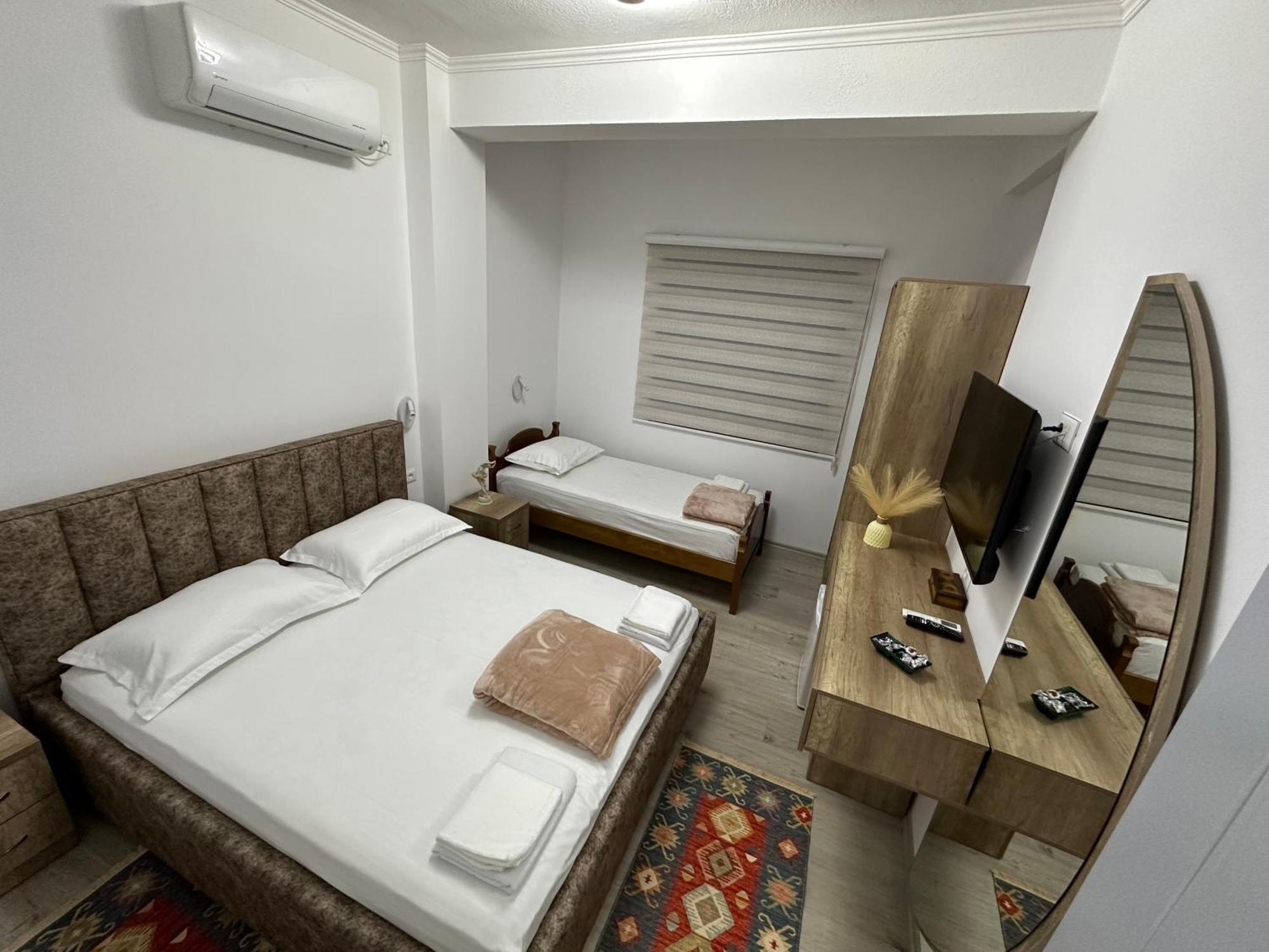 Lola'S Rooms Gjirokastër Buitenkant foto