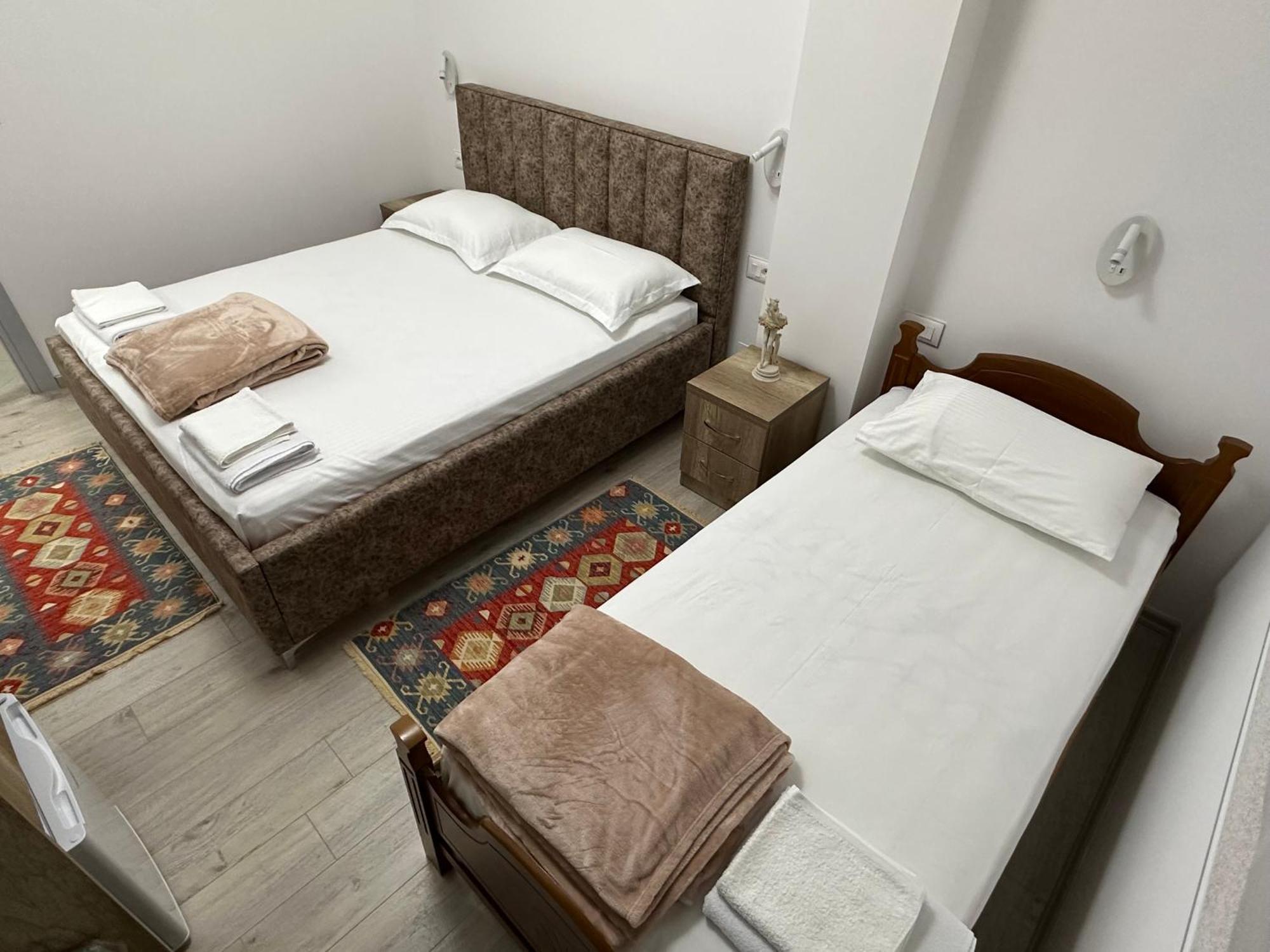 Lola'S Rooms Gjirokastër Buitenkant foto