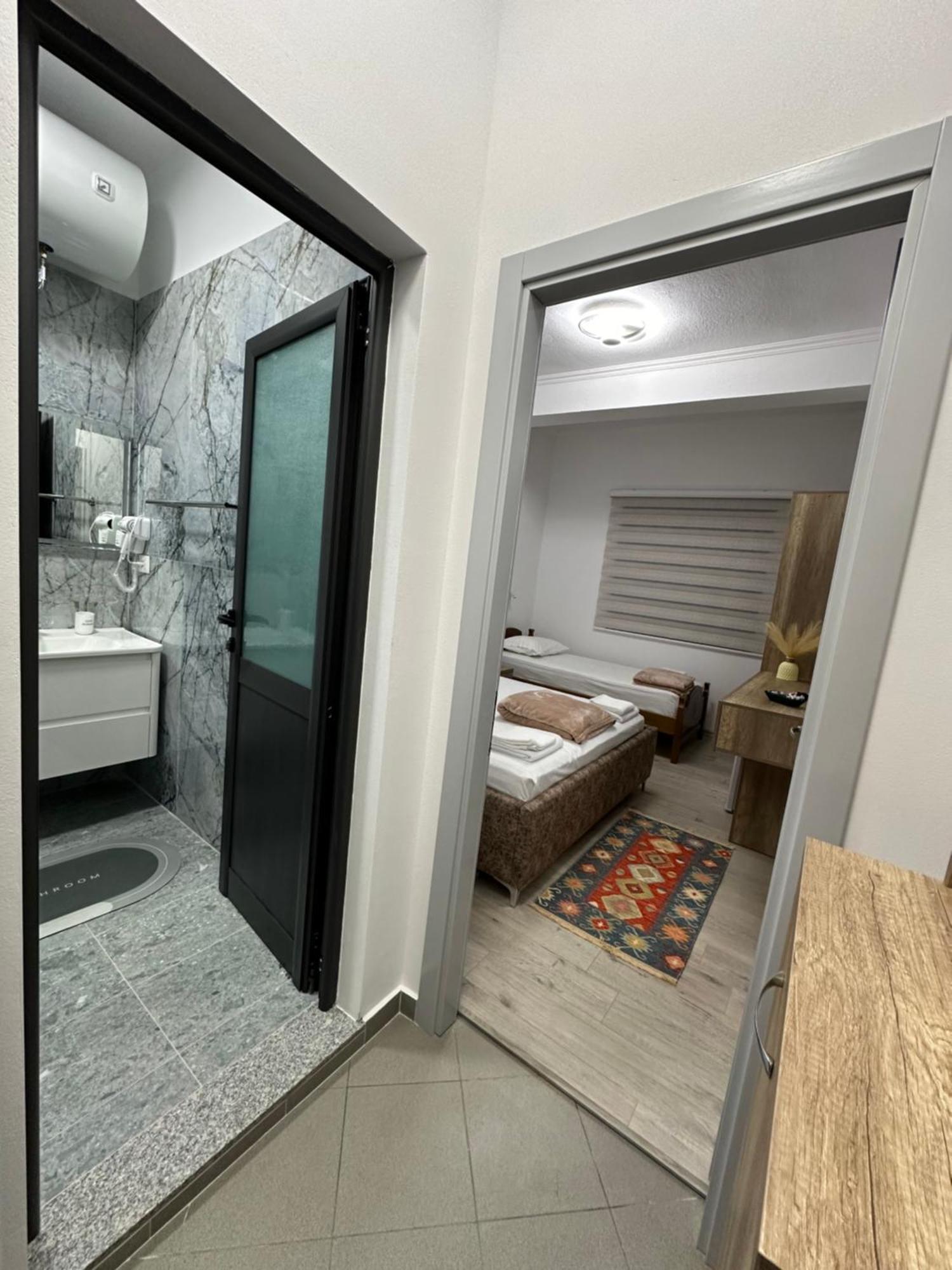 Lola'S Rooms Gjirokastër Buitenkant foto