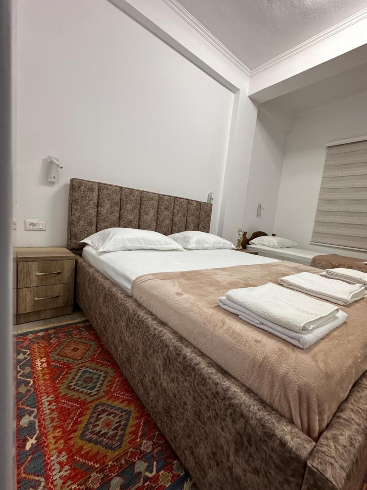 Lola'S Rooms Gjirokastër Buitenkant foto