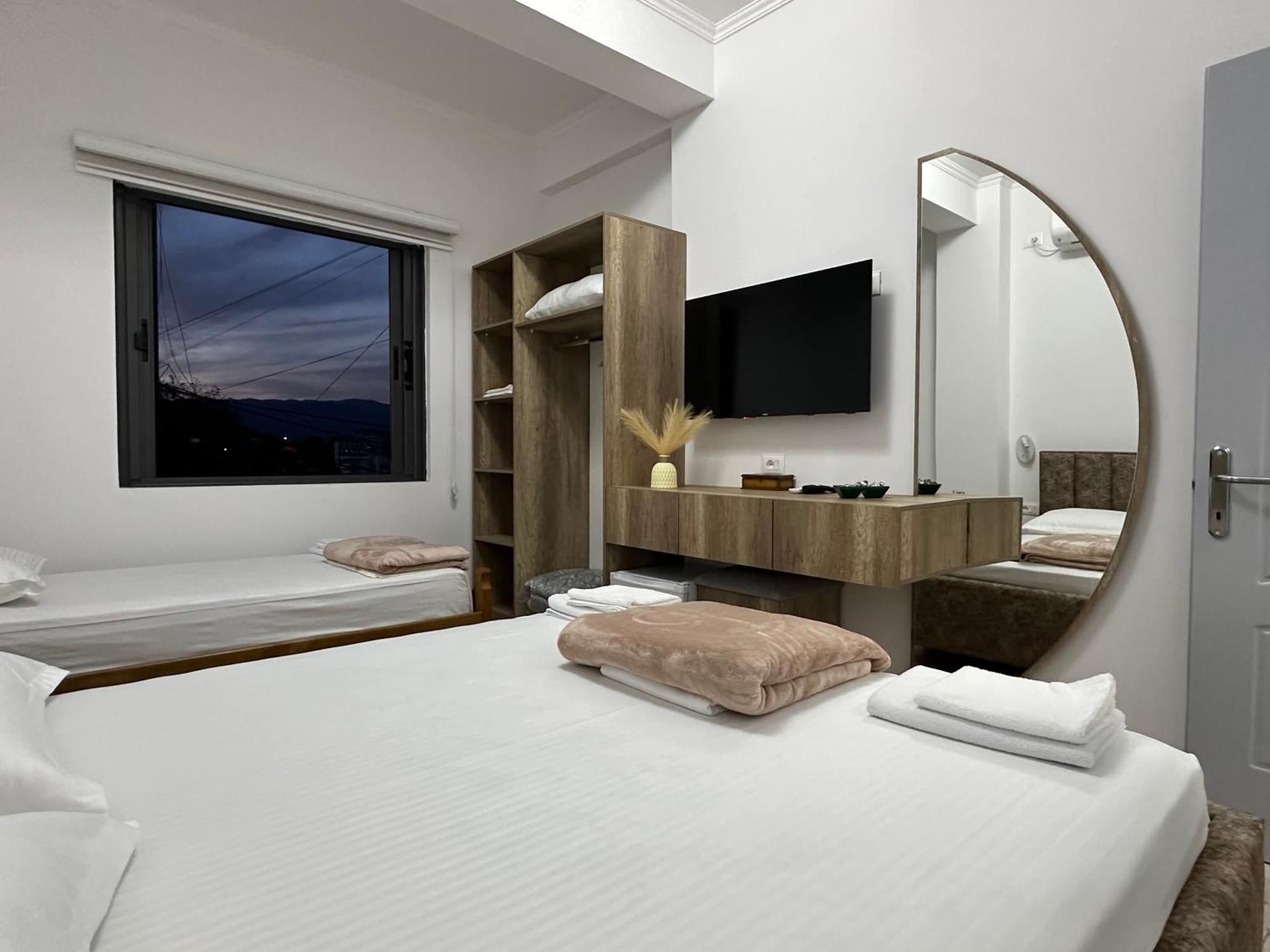 Lola'S Rooms Gjirokastër Buitenkant foto
