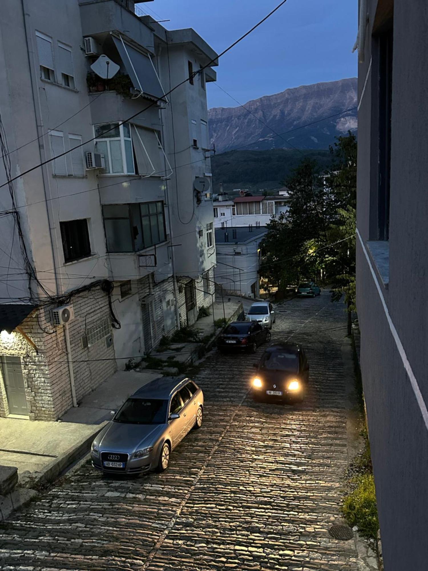 Lola'S Rooms Gjirokastër Buitenkant foto