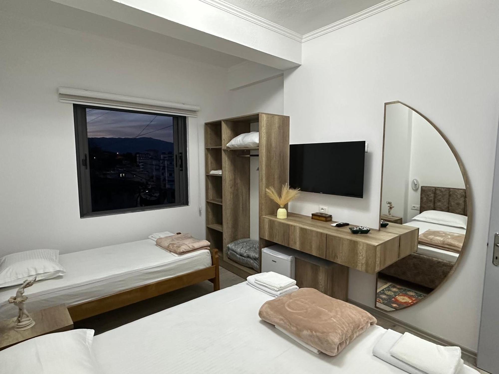 Lola'S Rooms Gjirokastër Buitenkant foto