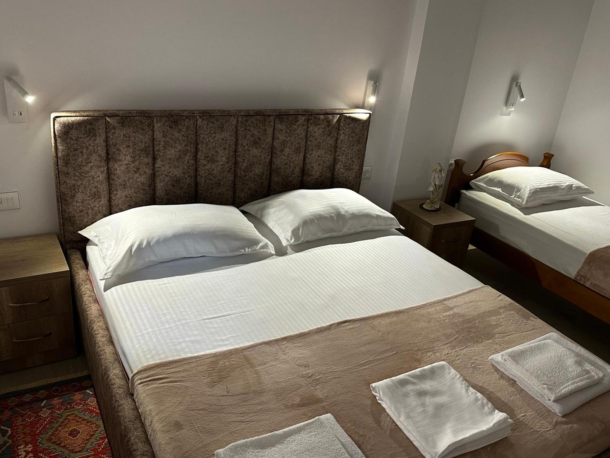 Lola'S Rooms Gjirokastër Buitenkant foto