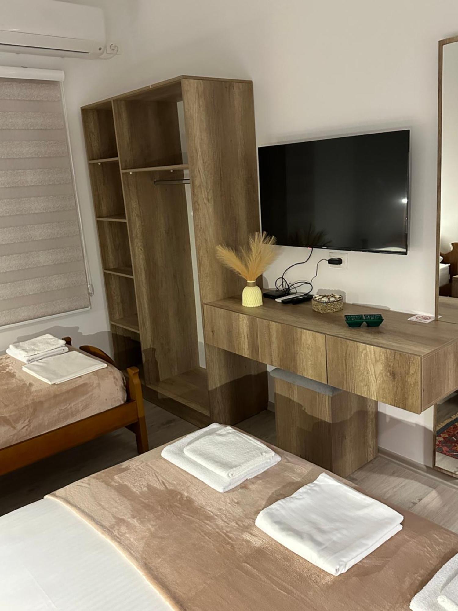 Lola'S Rooms Gjirokastër Buitenkant foto