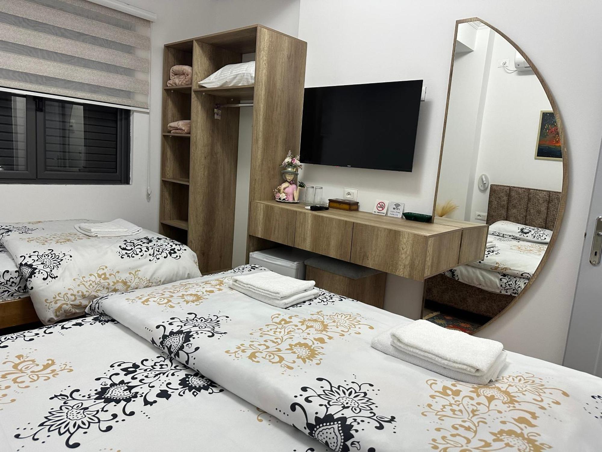 Lola'S Rooms Gjirokastër Buitenkant foto